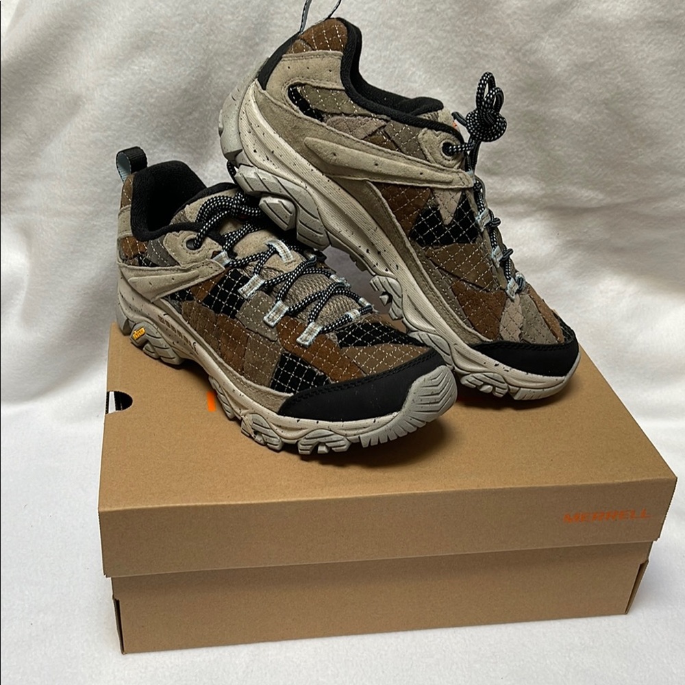 Merrell Women’s Moab 3 Scrap. Women’s size 10